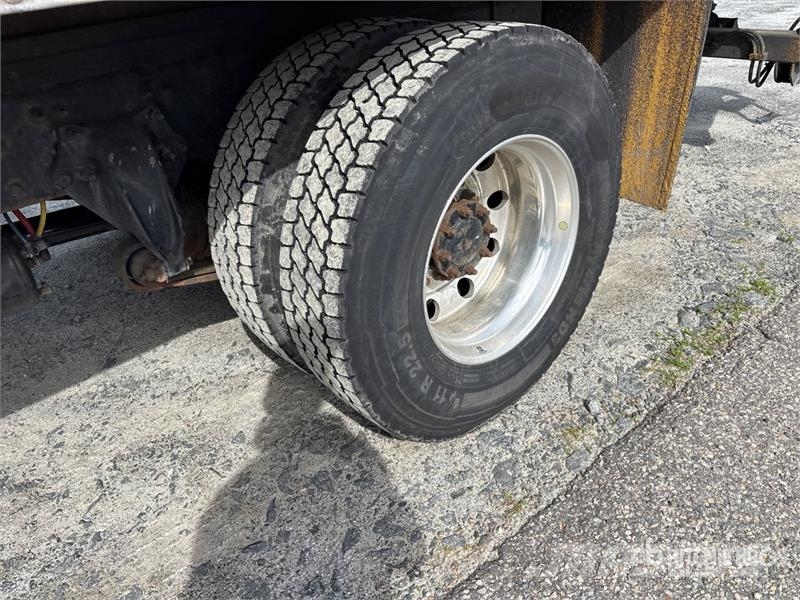 Freightliner M2106 4x2 Van Truck Фургони