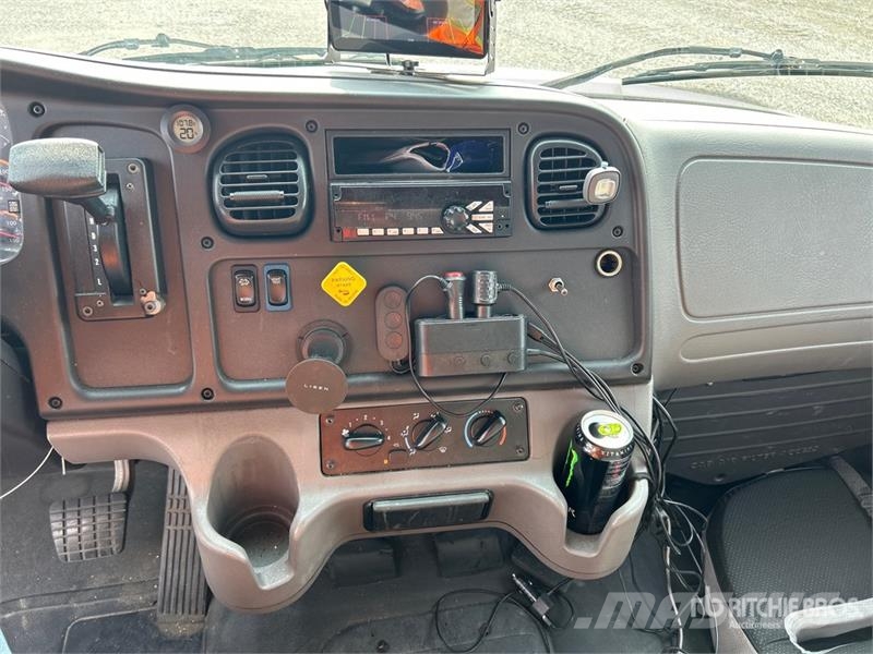 Freightliner M2106 4x2 Van Truck Kofferaufbau