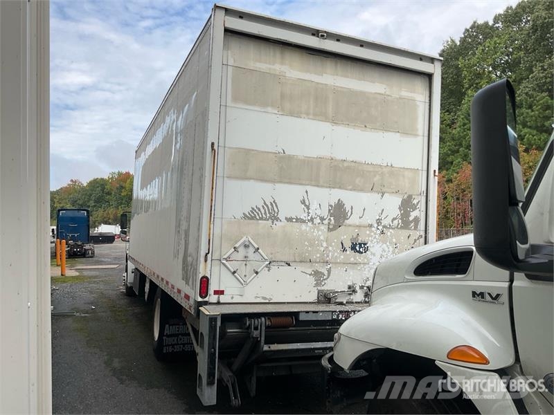 Freightliner M2106 4x2 Van Truck (Inoperable) شاحنات ذات هيكل صندوقي