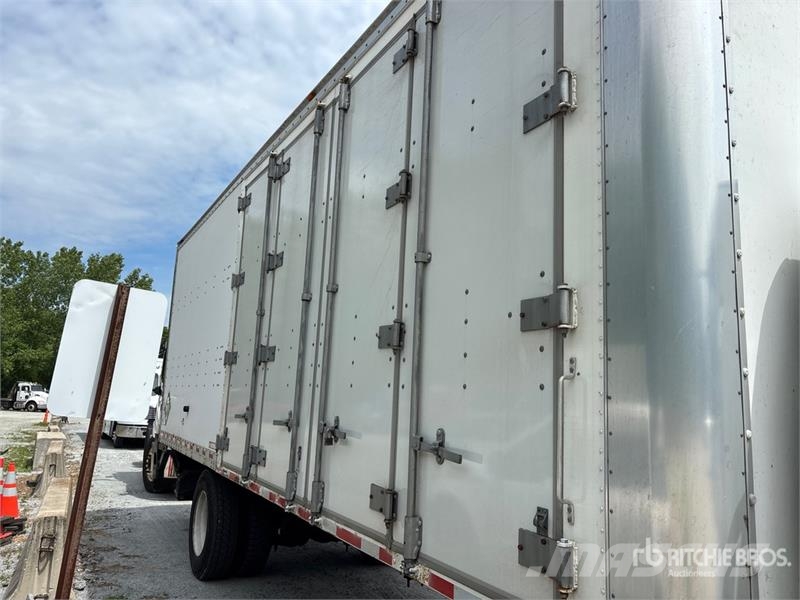 Freightliner M2106 4x2 Van Truck Camiones con caja de remolque