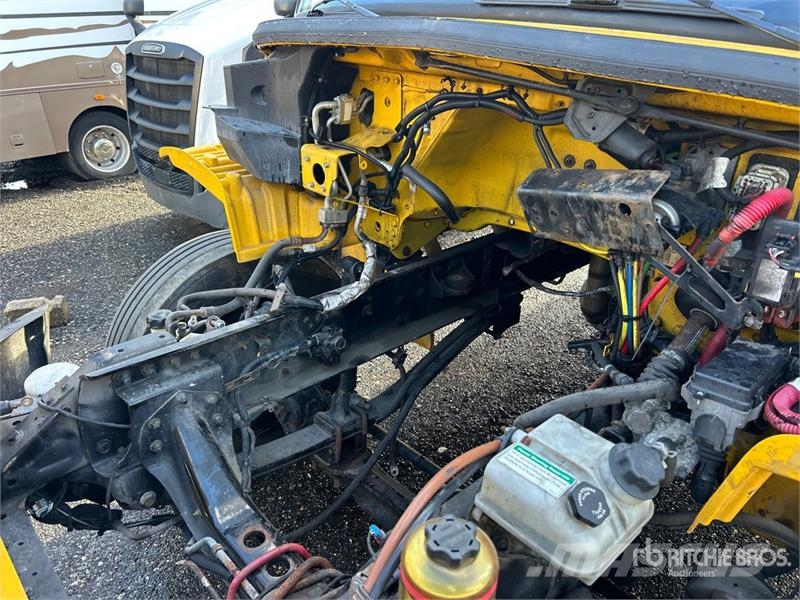 Freightliner M2106 4x2 Van Truck (Inoperable) Sanduk kamioni