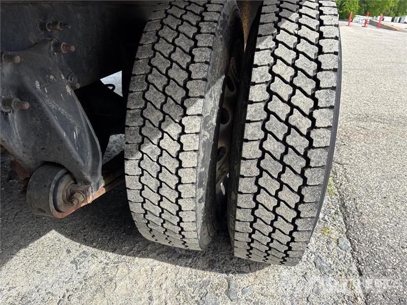 Freightliner M2106 4x2 Van Truck Фургони