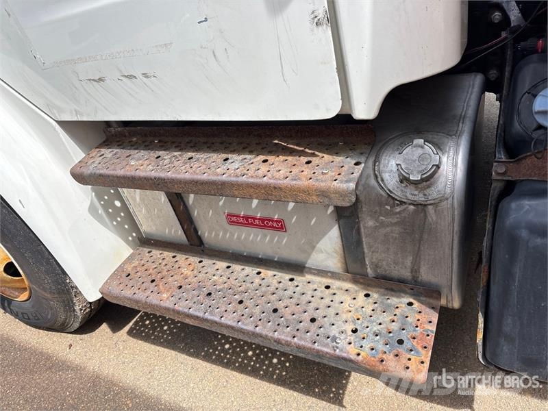 Freightliner M2106 4x2 Van Truck (Inoperable) Фургони