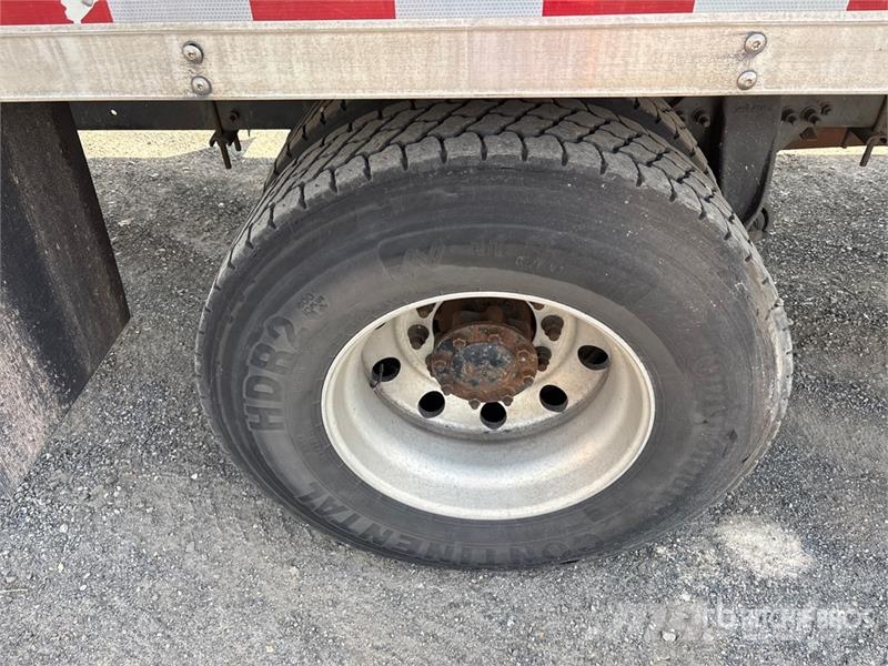 Freightliner M2106 4x2 Van Truck Фургони