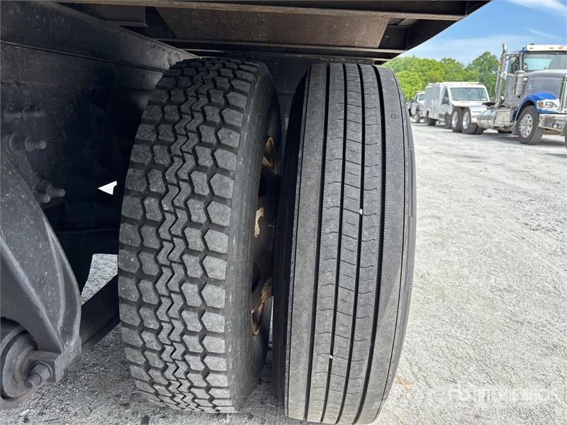 Freightliner M2106 4x2 Van Truck Camiones con caja de remolque