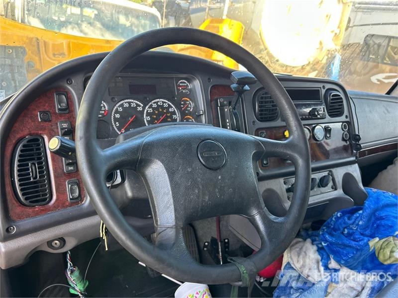 Freightliner M2106 4x2 Van Truck (Inoperable) Sanduk kamioni