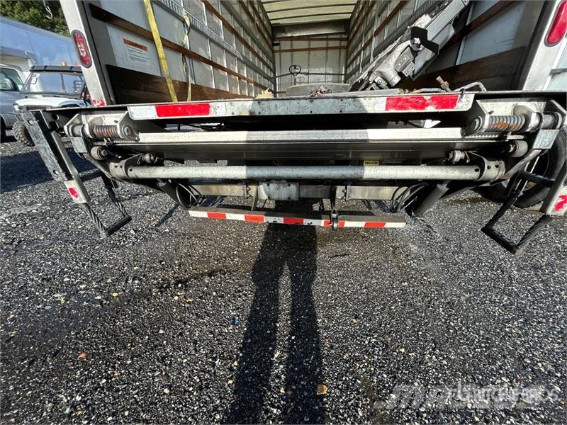 Freightliner M2106 4x2 Van Truck (Inoperable) Sanduk kamioni