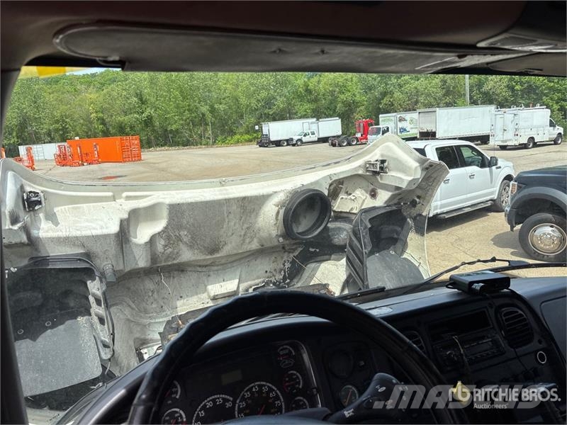 Freightliner M2106 4x2 Van Truck (Inoperable) Фургони