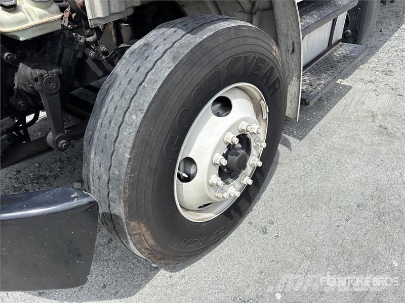 Freightliner M2106 4x2 Van Truck Camiones con caja de remolque