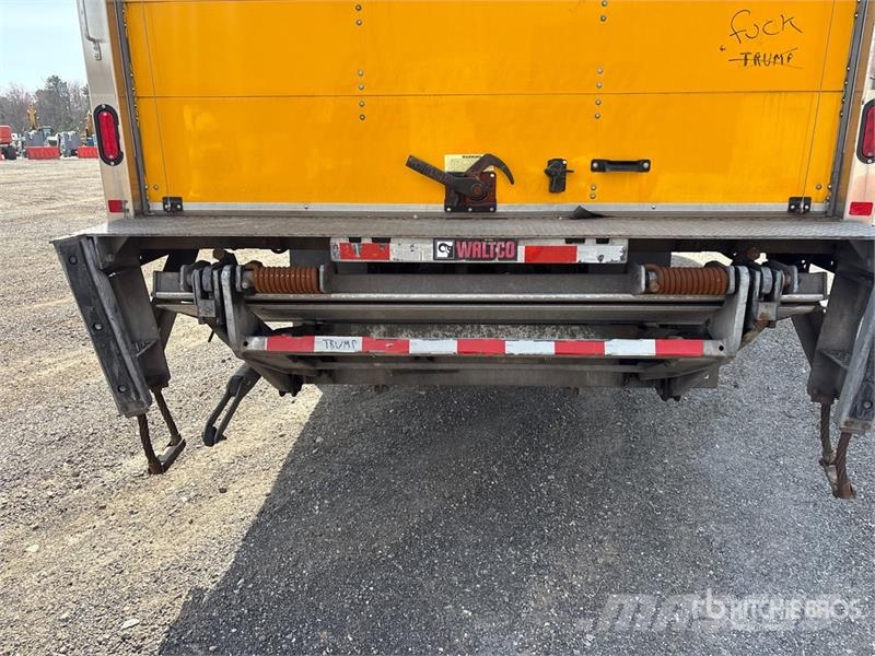Freightliner M2106 4x2 Van Truck Фургони