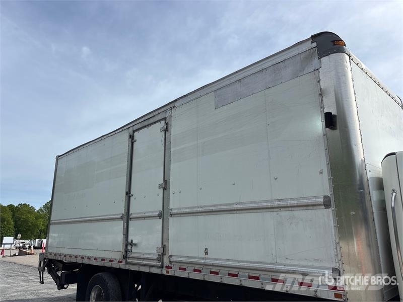 Freightliner M2106 4x2 Van Truck Фургони