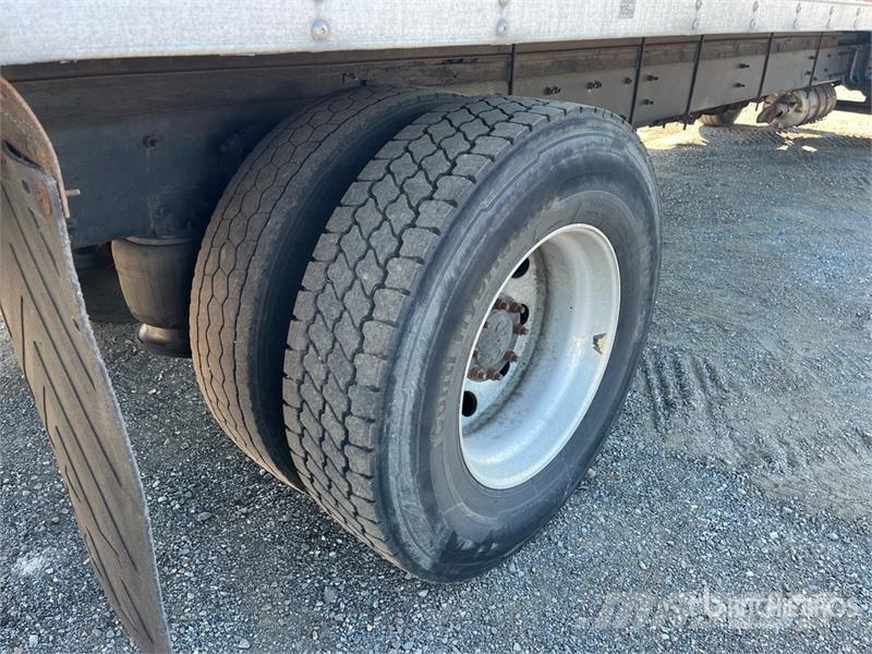 Freightliner M2106 4x2 Van Truck Фургони