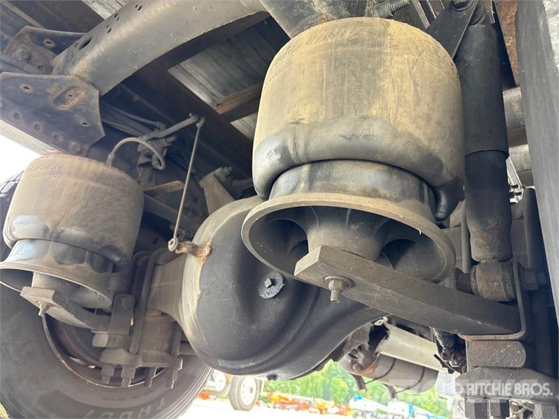 Freightliner M2106 4x2 Van Truck Camiones con caja de remolque