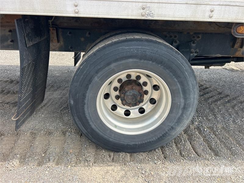 Freightliner M2106 4x2 Van Truck Skriňová nadstavba