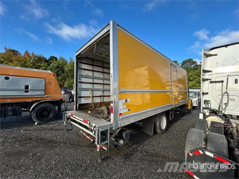 Freightliner M2106 4x2 Van Truck (Inoperable) Sanduk kamioni