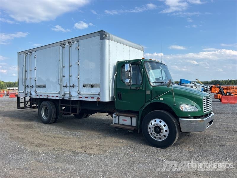 Freightliner M2106 4x2 Van Truck Skriňová nadstavba