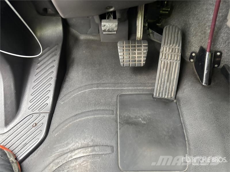 Freightliner M2106 4x2 Van Truck Camiones con caja de remolque