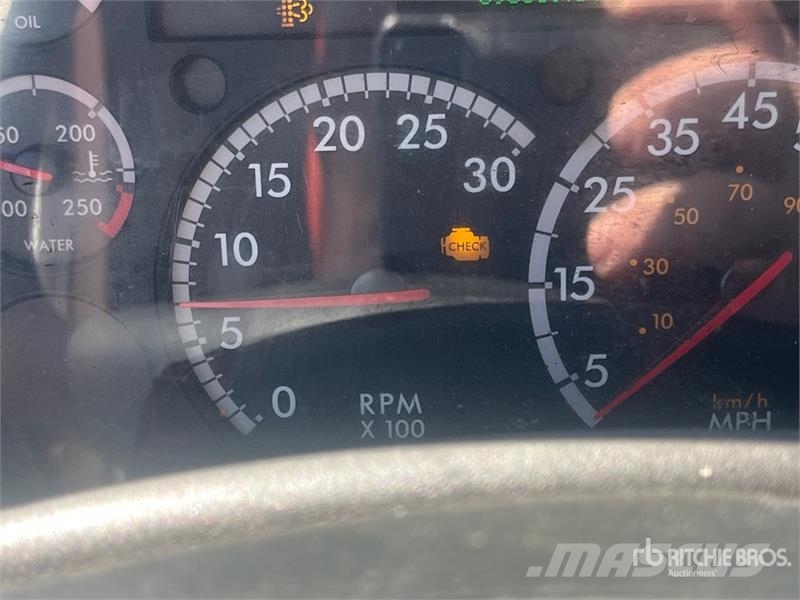 Freightliner M2106 4x2 Van Truck Фургони