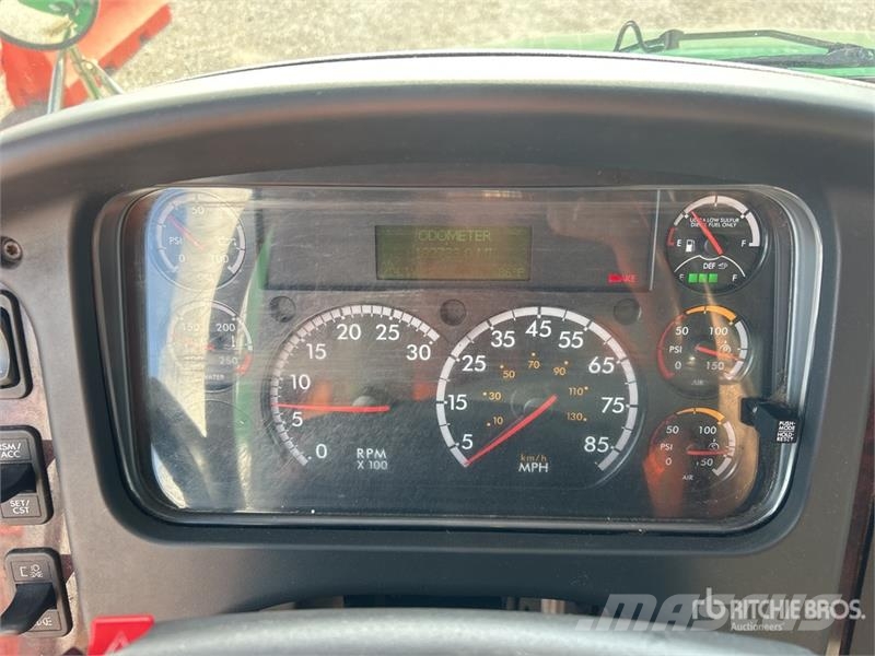 Freightliner M2106 4x2 Van Truck Skriňová nadstavba