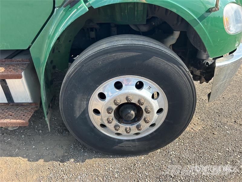 Freightliner M2106 4x2 Van Truck Skriňová nadstavba