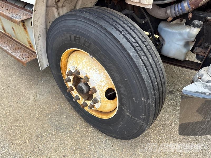 Freightliner M2106 4x2 Van Truck (Inoperable) Фургони