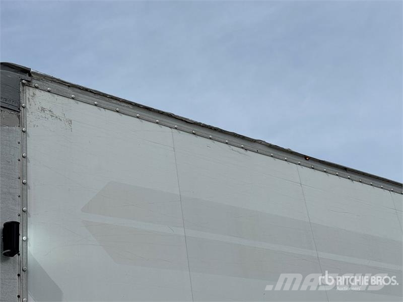 Freightliner M2106 4x2 Van Truck Фургони
