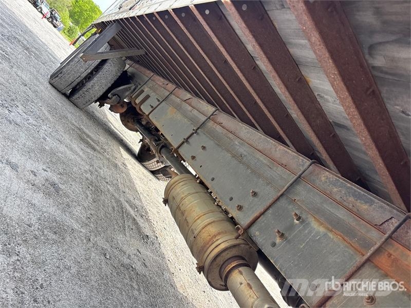 Freightliner M2106 4x2 Van Truck Фургони