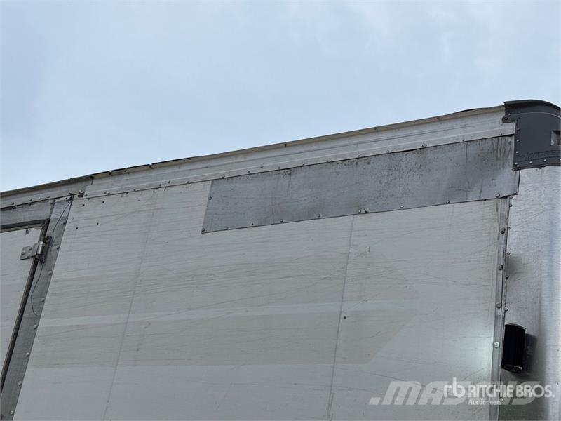 Freightliner M2106 4x2 Van Truck Фургони