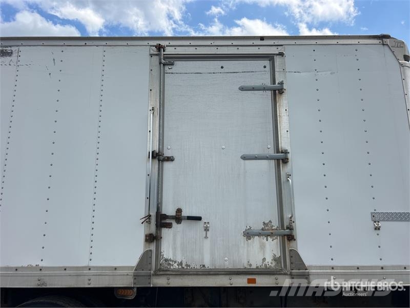 Freightliner M2106 4x2 Van Truck Skriňová nadstavba
