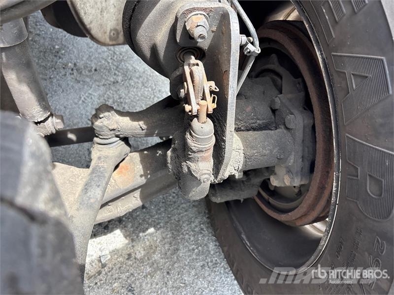 Freightliner M2106 4x2 Van Truck Camiones con caja de remolque