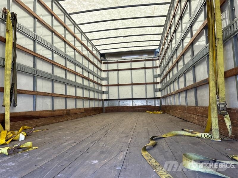 Freightliner M2106 4x2 Van Truck Фургони