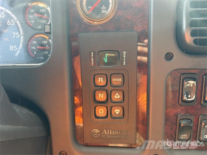 Freightliner M2106 4x2 Van Truck Skriňová nadstavba
