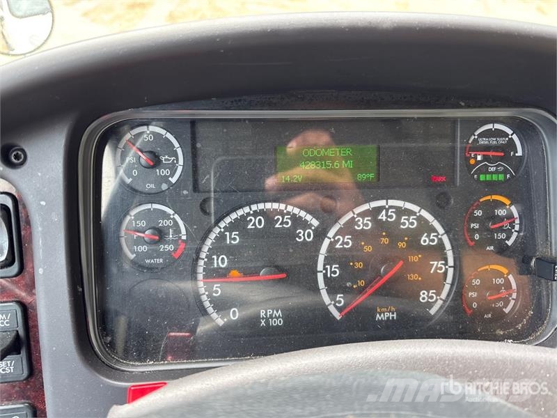 Freightliner M2106 4x2 Van Truck Camiones con caja de remolque