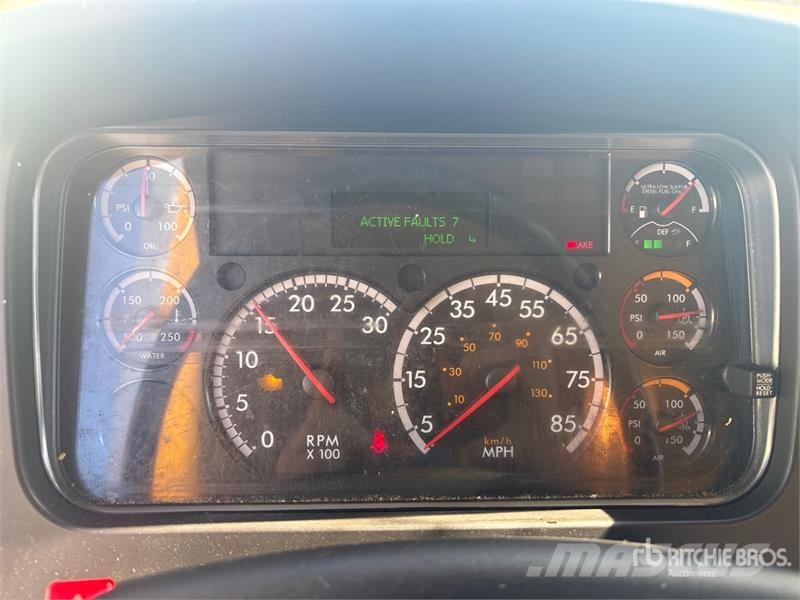 Freightliner M2106 4x2 Van Truck Camiões de caixa fechada