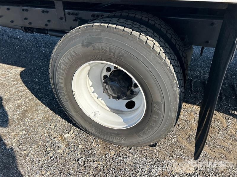 Freightliner M2106 4x2 Van Truck Skriňová nadstavba