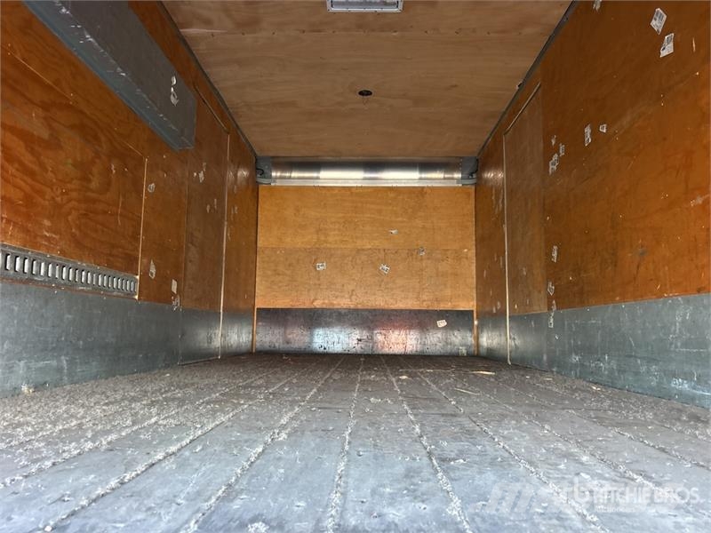 Freightliner M2106 4x2 Van Truck Skriňová nadstavba