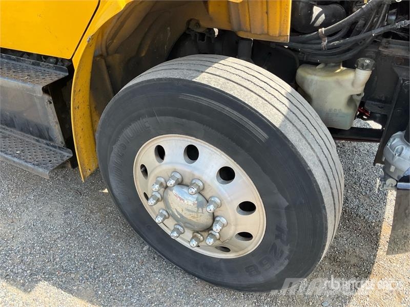 Freightliner M2106 4x2 Van Truck Camion cassonati