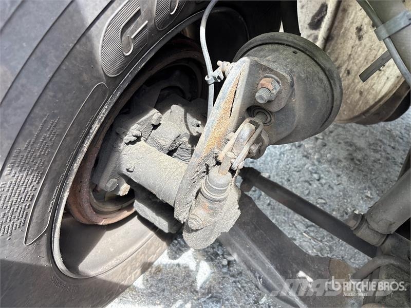 Freightliner M2106 4x2 Van Truck Camiones con caja de remolque