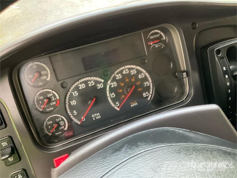 Freightliner M2106 4x2 Van Truck (Inoperable) شاحنات ذات هيكل صندوقي