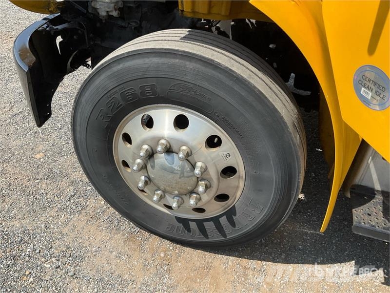Freightliner M2106 4x2 Van Truck Camion cassonati