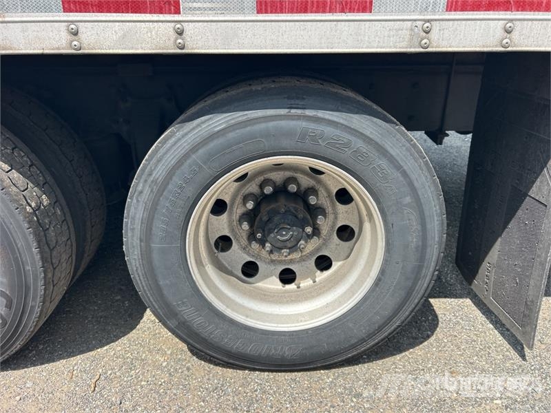 Freightliner M2106 6x4 Van Truck Skriňová nadstavba