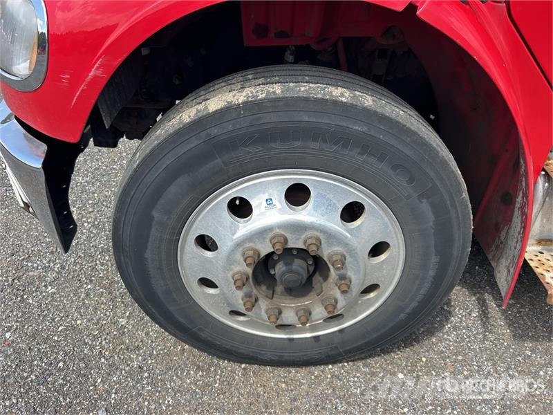 Freightliner M2106 6x4 Van Truck Skriňová nadstavba