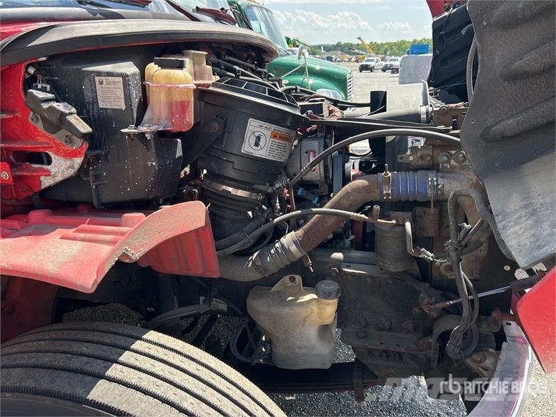 Freightliner M2106 6x4 Van Truck Skriňová nadstavba