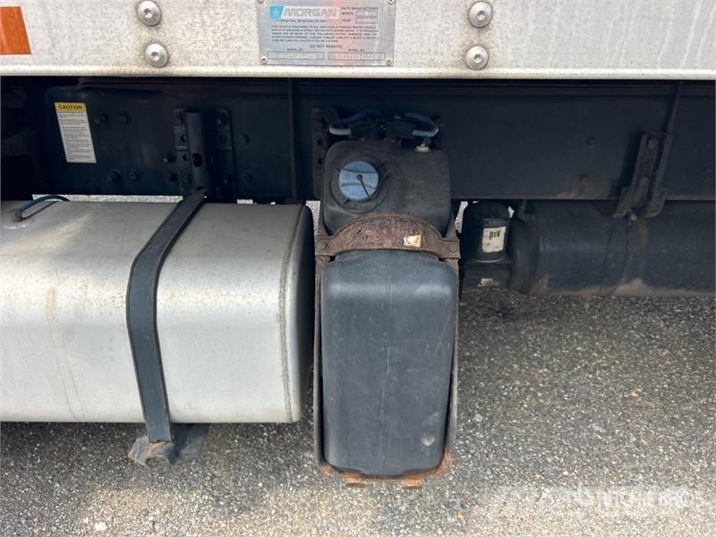 Freightliner M2106 6x4 Van Truck Skriňová nadstavba