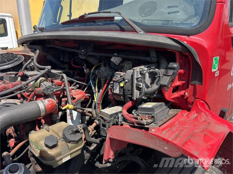 Freightliner M2106 6x4 Van Truck Skriňová nadstavba