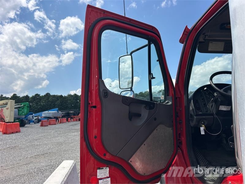 Freightliner M2106 6x4 Van Truck Skriňová nadstavba