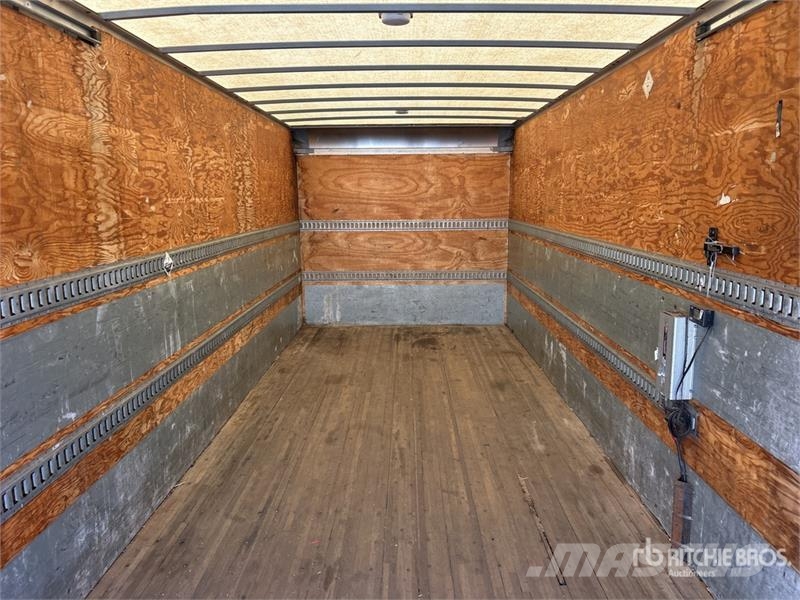 Freightliner M2106 6x4 Van Truck Skriňová nadstavba