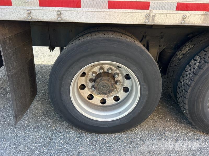 Freightliner M2106 6x4 Van Truck Skriňová nadstavba
