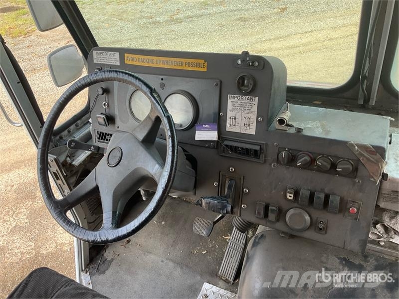 Freightliner MT45 Caixa fechada