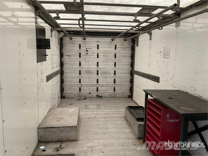 Freightliner MT45 車廂